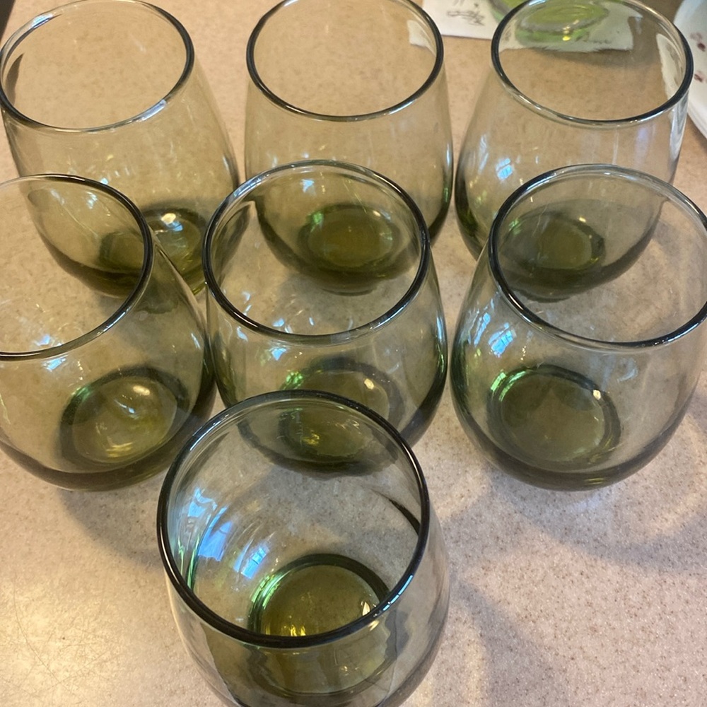 Vintage  Libbey 1970s Tempo Green Avocado set of 7 glasses. Excellent condition